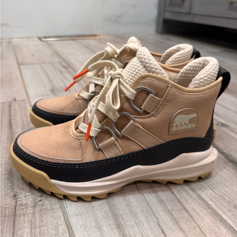 Sorel Beige and Black Women's Lace-Up Boots